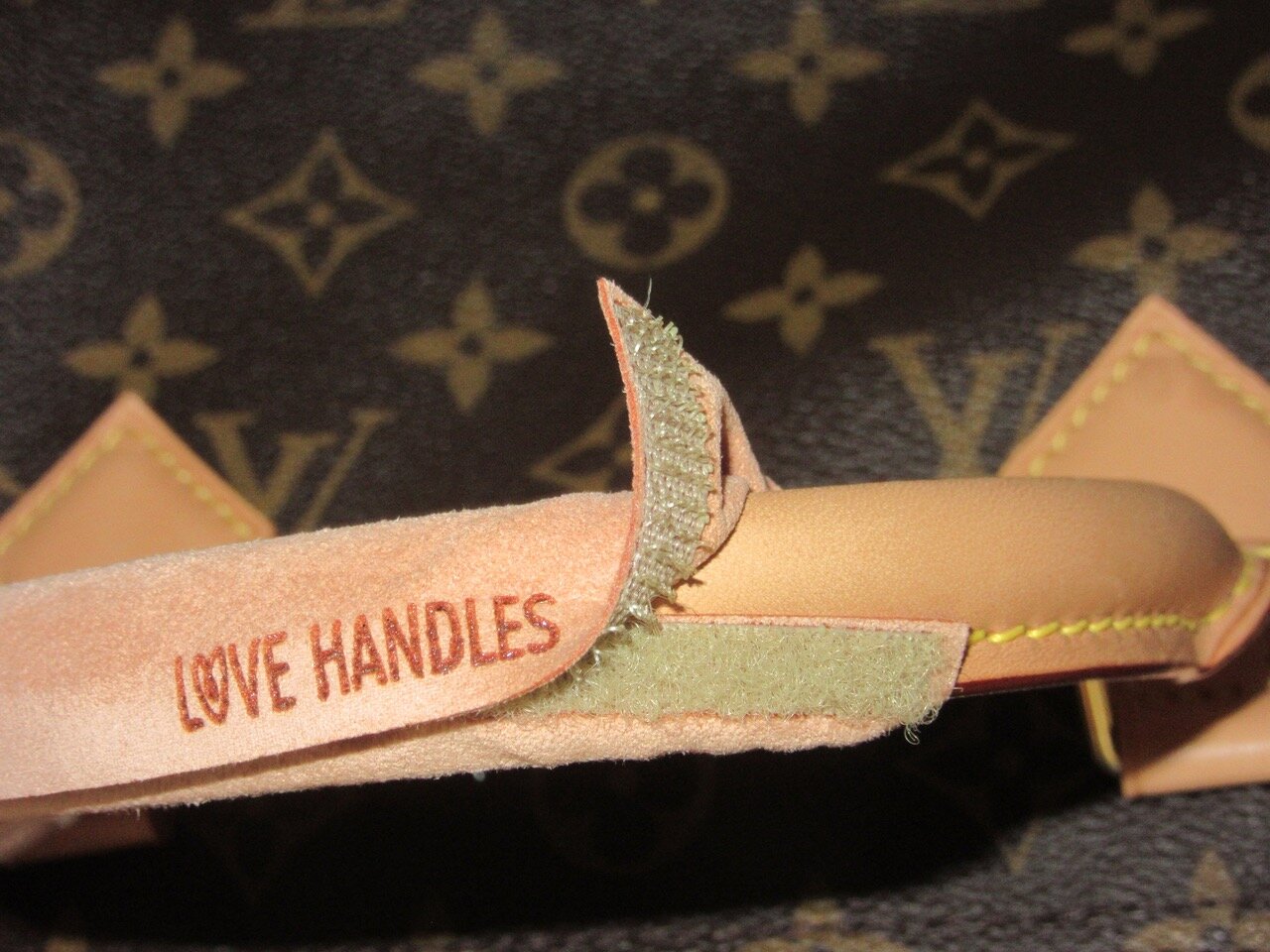 LOVE HANDLES® Vachetta Patina – No Sacrifice Bags